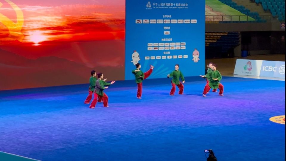 QMt, 健身气功项, 服装